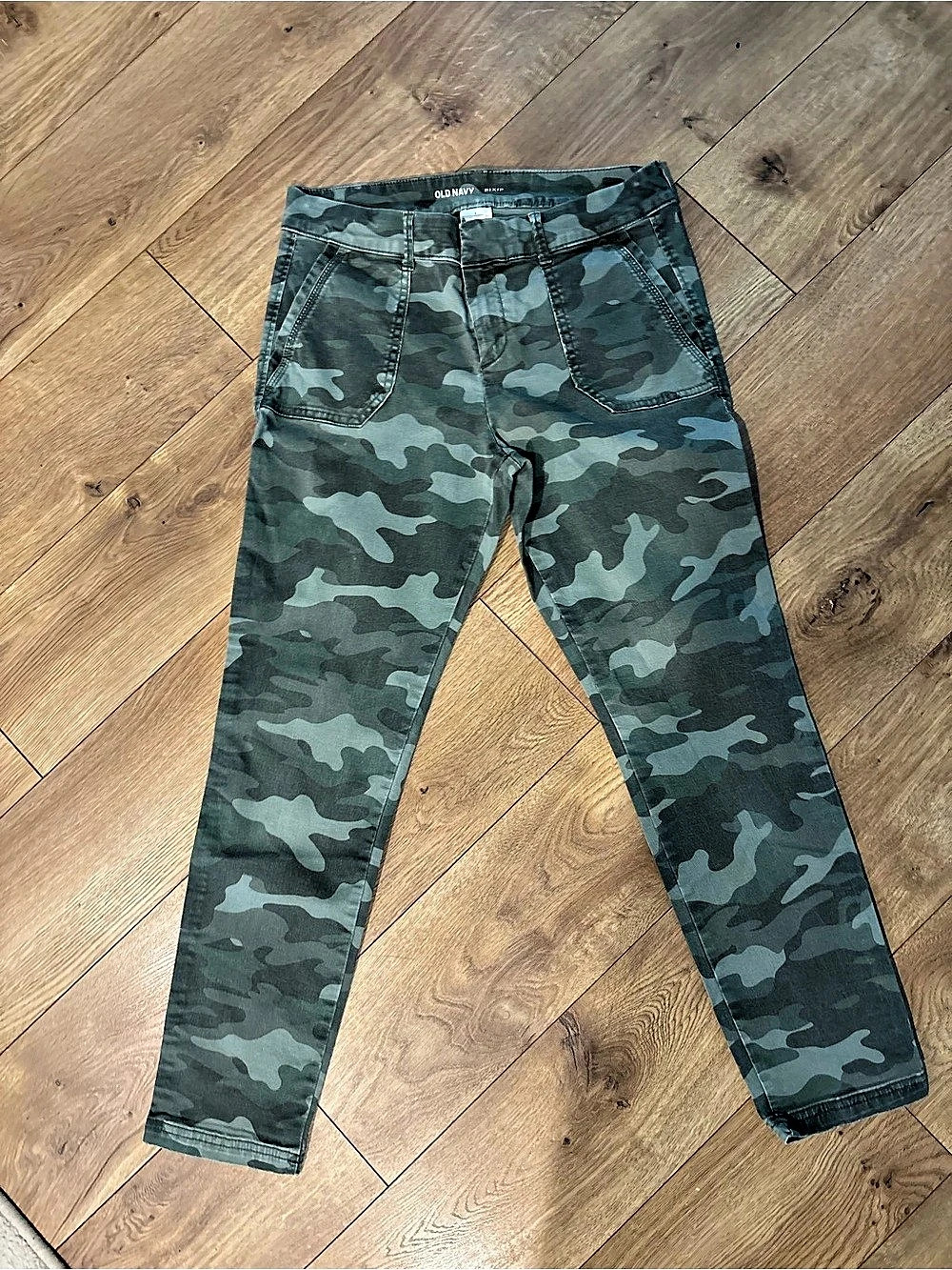 Old Navy Pixie Ankle Pants Camo Green & Gray Size 4